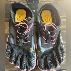 Vibram Women’s size USA 6.5-7
